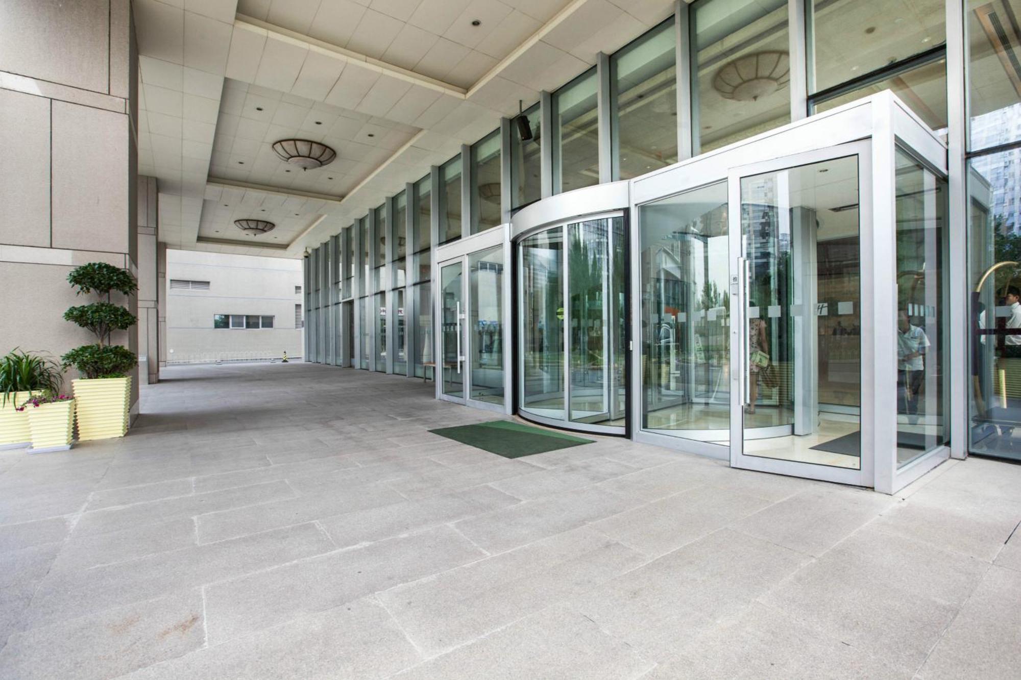 Holiday Inn Beijing Focus Square By Ihg Экстерьер фото
